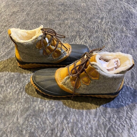Sorel Out And About Booties Size 6 Grey Wool Tan Leather Black Sole - Picture 3 of 6